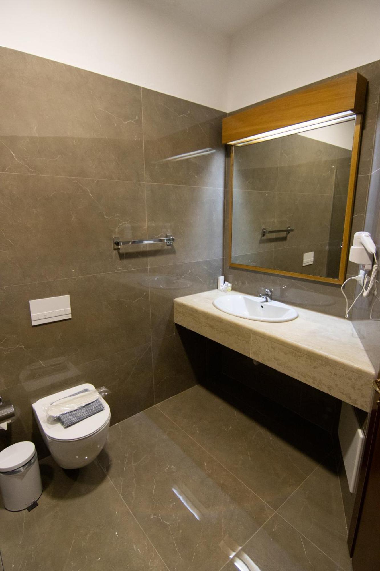 Chateau Linza Resort Тирана Екстер'єр фото