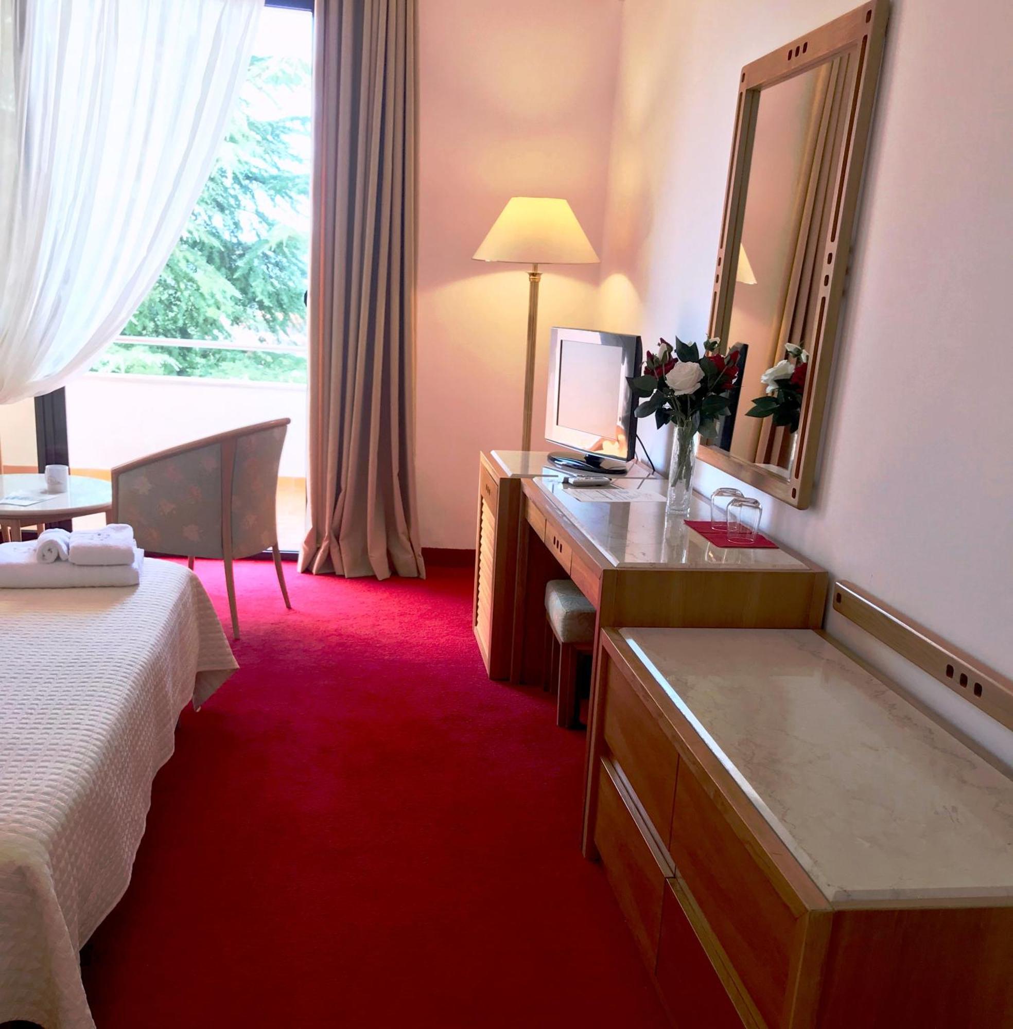 Chateau Linza Resort Тирана Екстер'єр фото