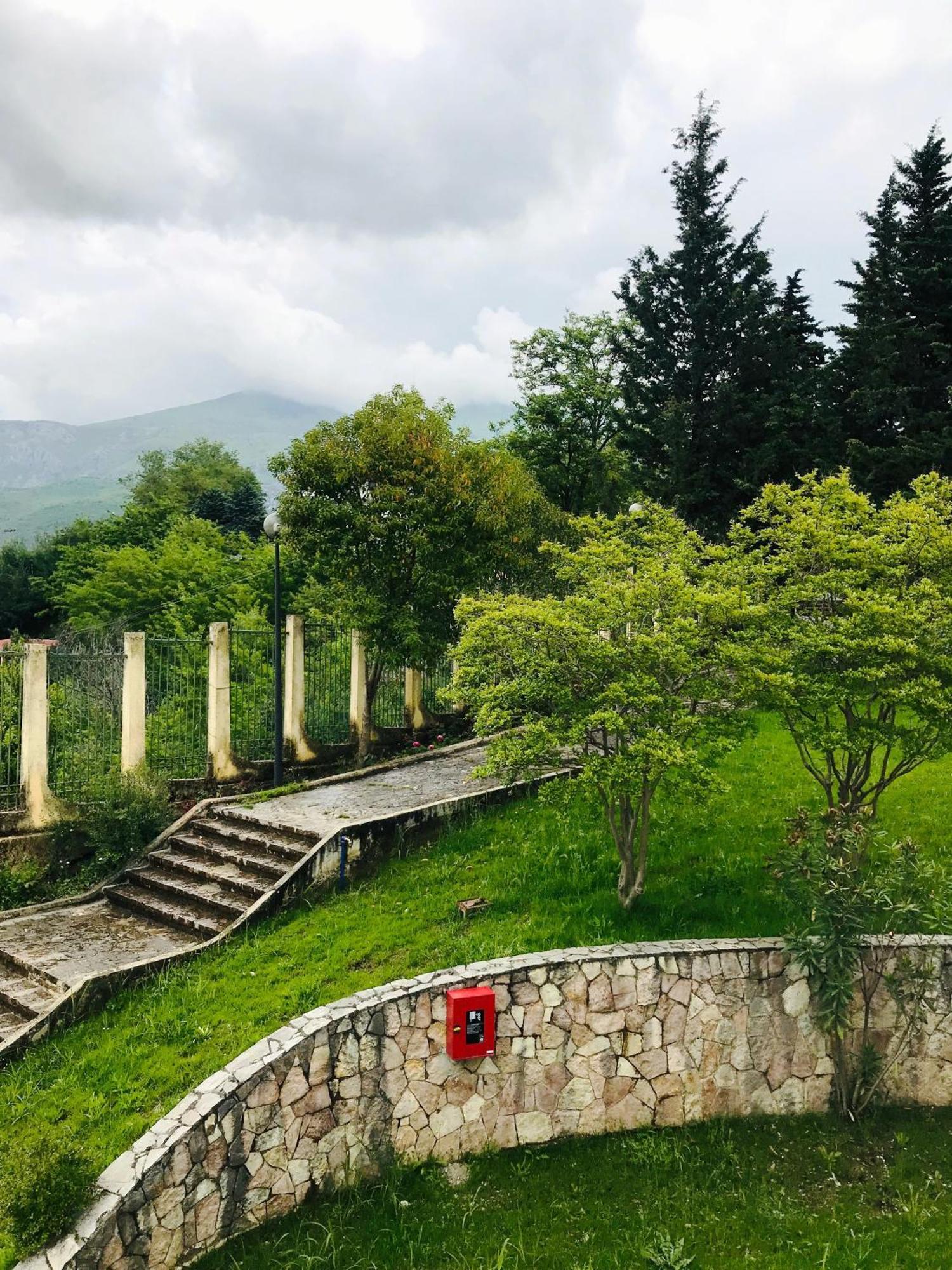 Chateau Linza Resort Тирана Екстер'єр фото