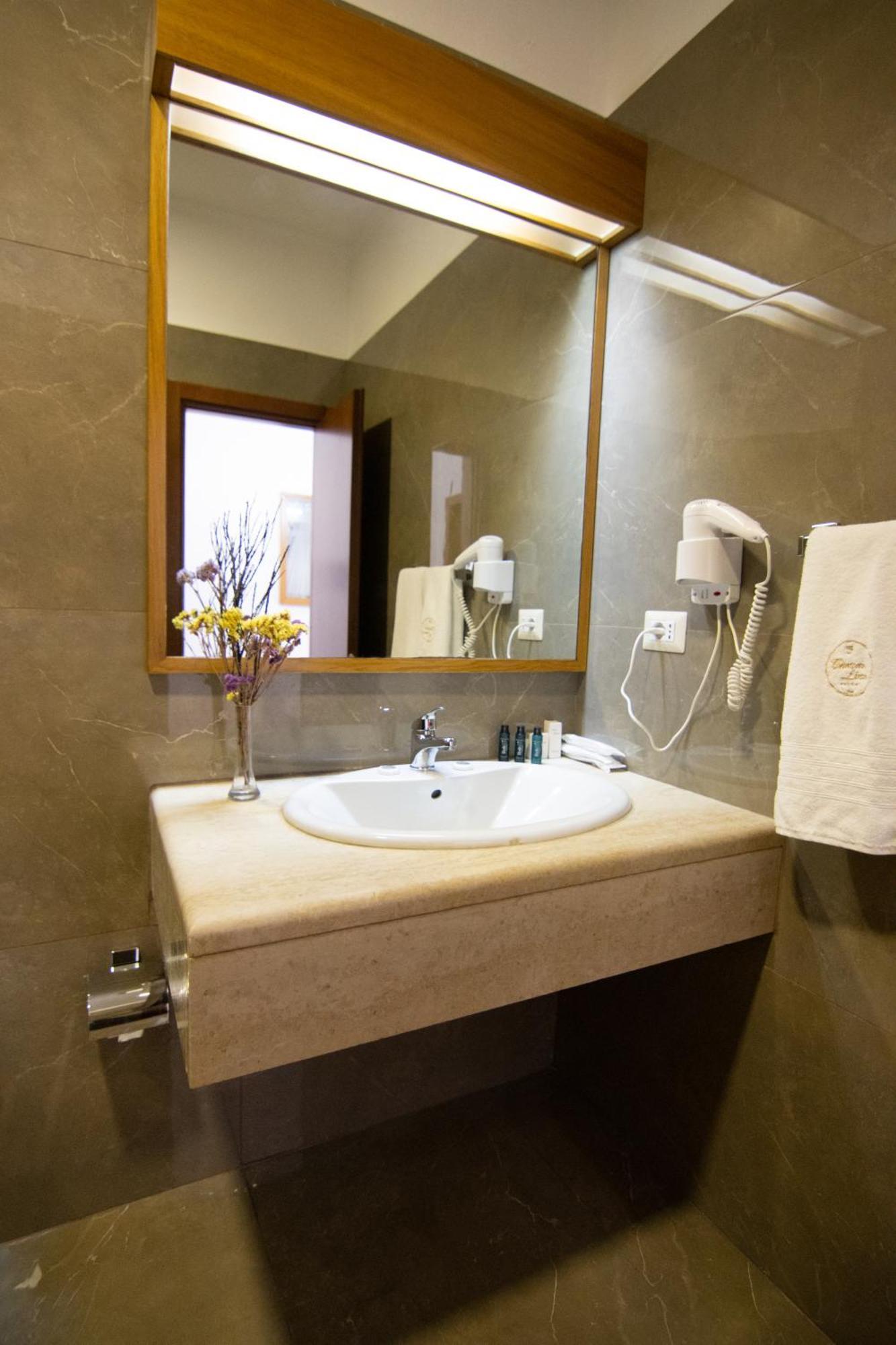 Chateau Linza Resort Тирана Екстер'єр фото