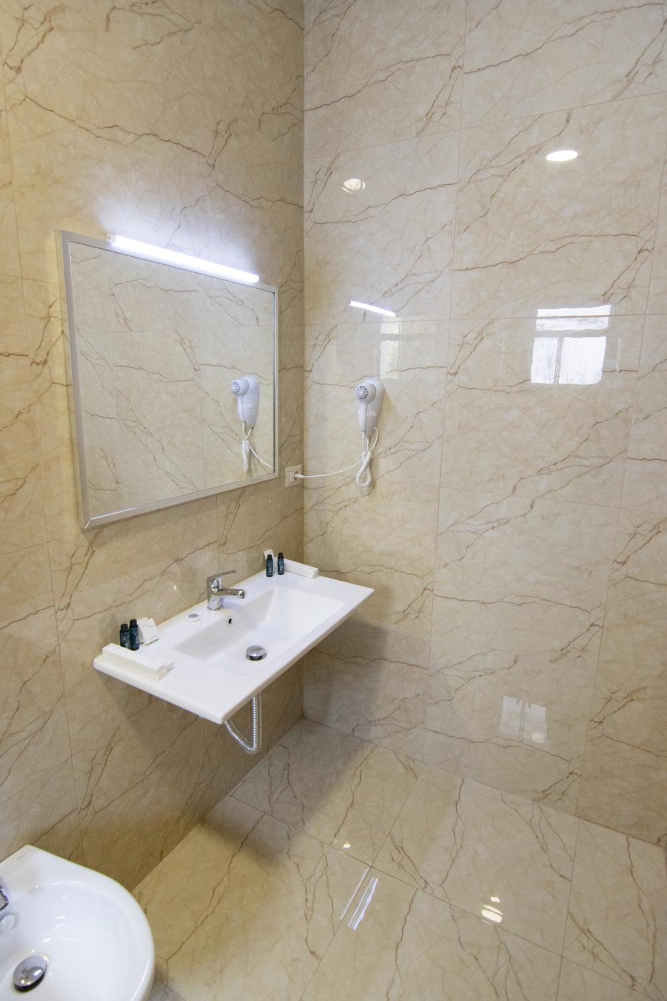 Chateau Linza Resort Тирана Екстер'єр фото