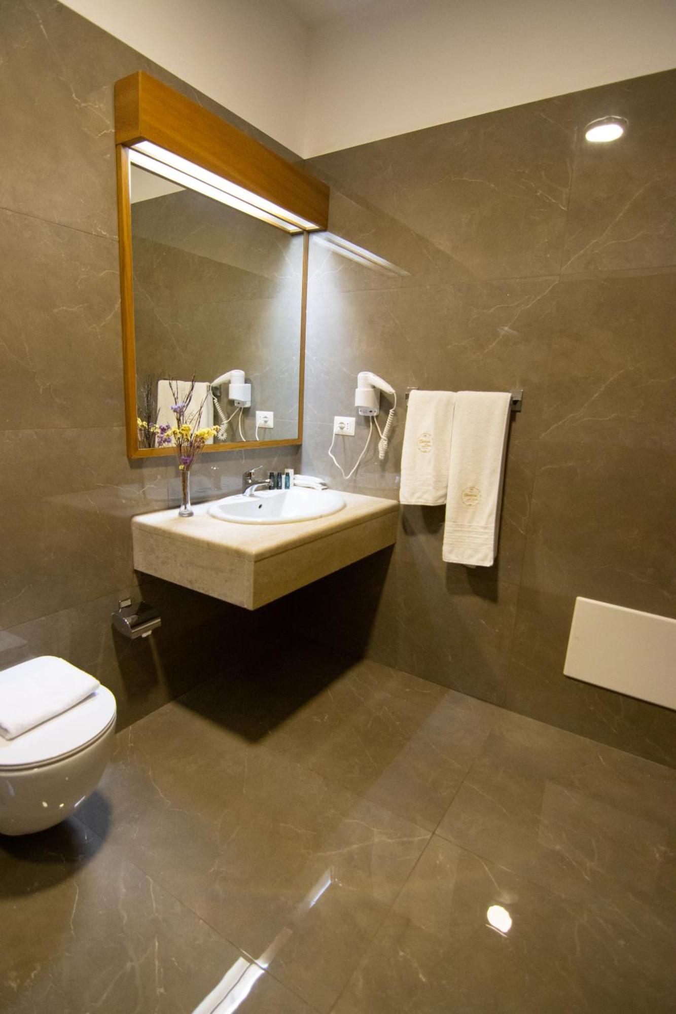 Chateau Linza Resort Тирана Екстер'єр фото
