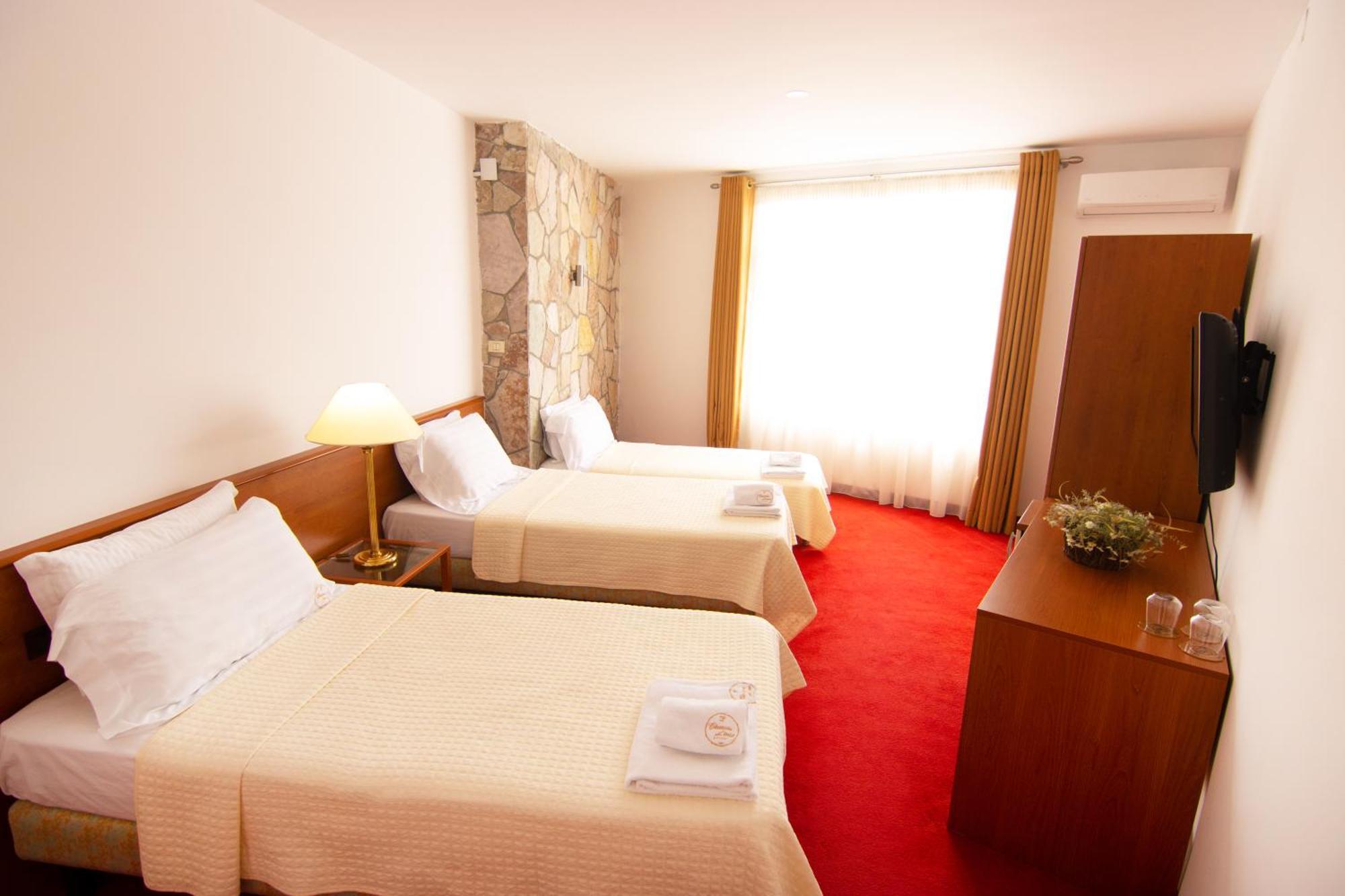 Chateau Linza Resort Тирана Екстер'єр фото