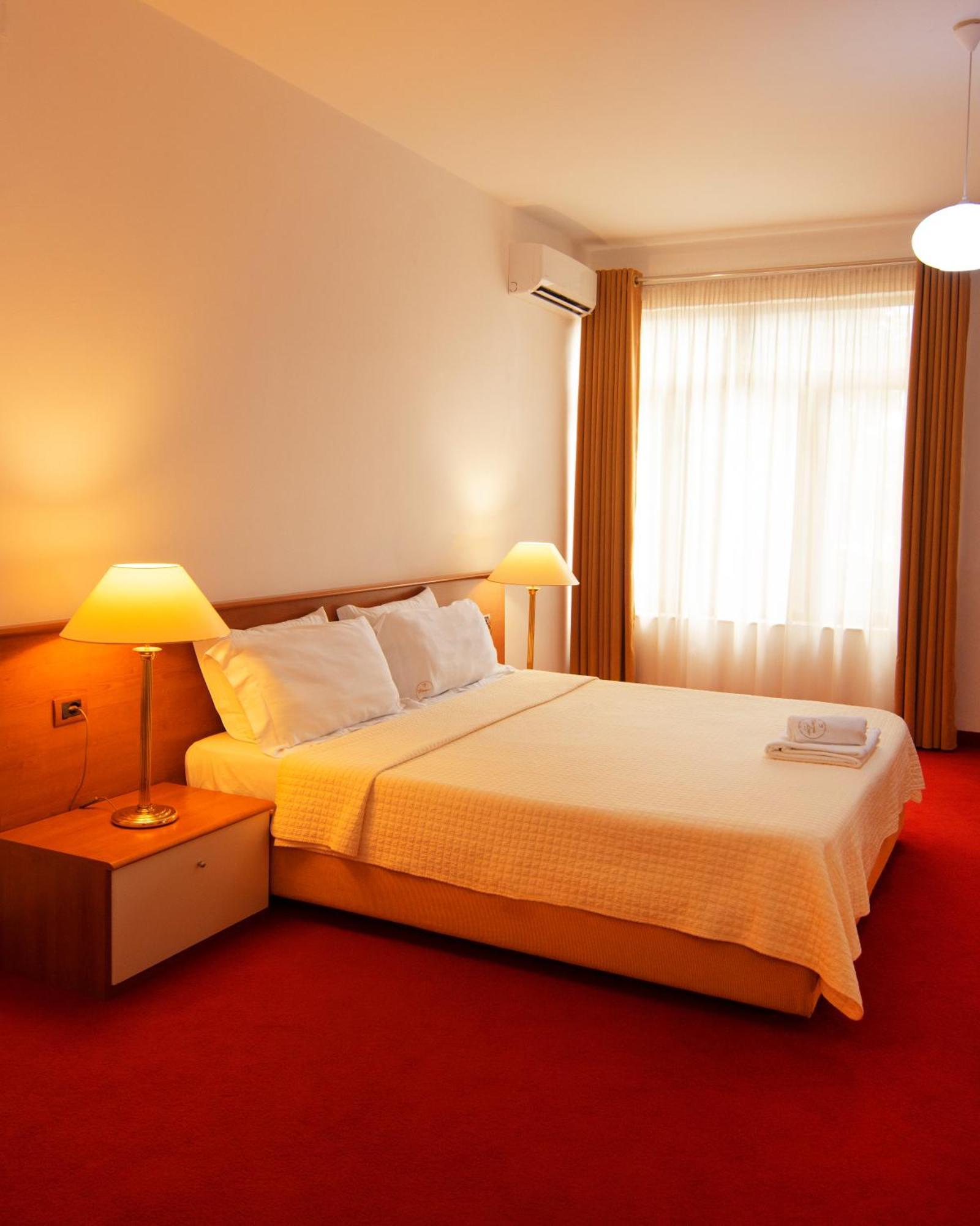 Chateau Linza Resort Тирана Екстер'єр фото