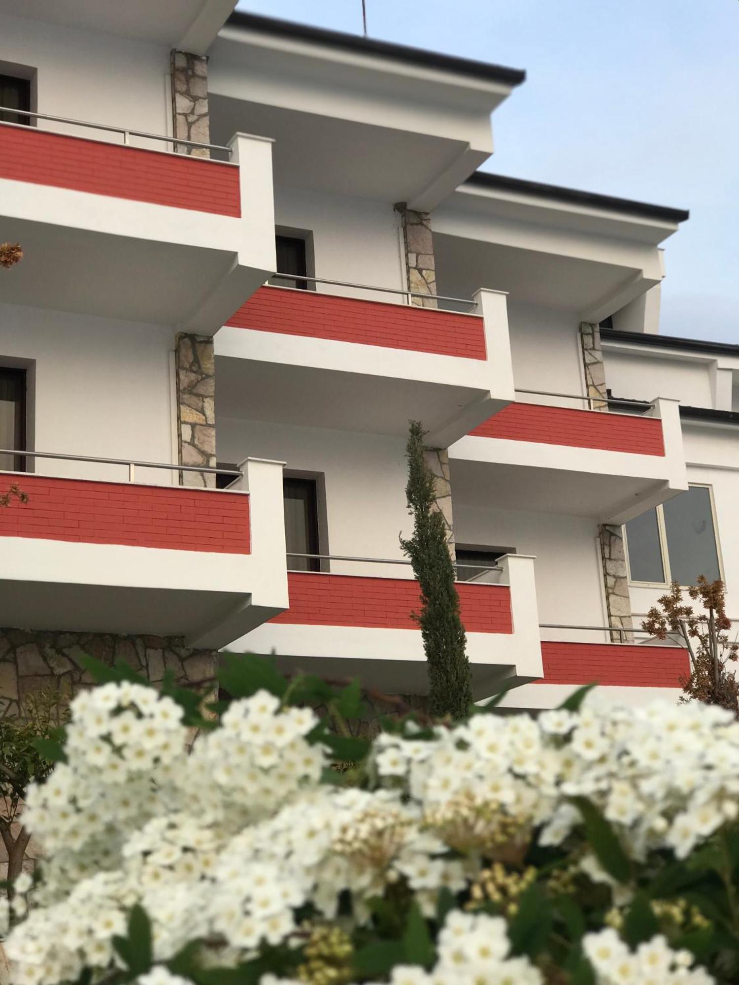Chateau Linza Resort Тирана Екстер'єр фото